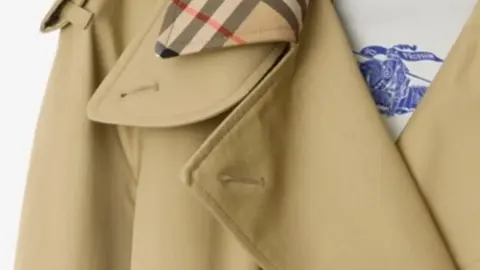 Burberry bag illustrating its materials, construction and design